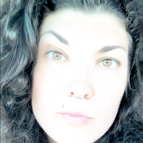 Meet your Posher, Bethany - Picture 2 of 8